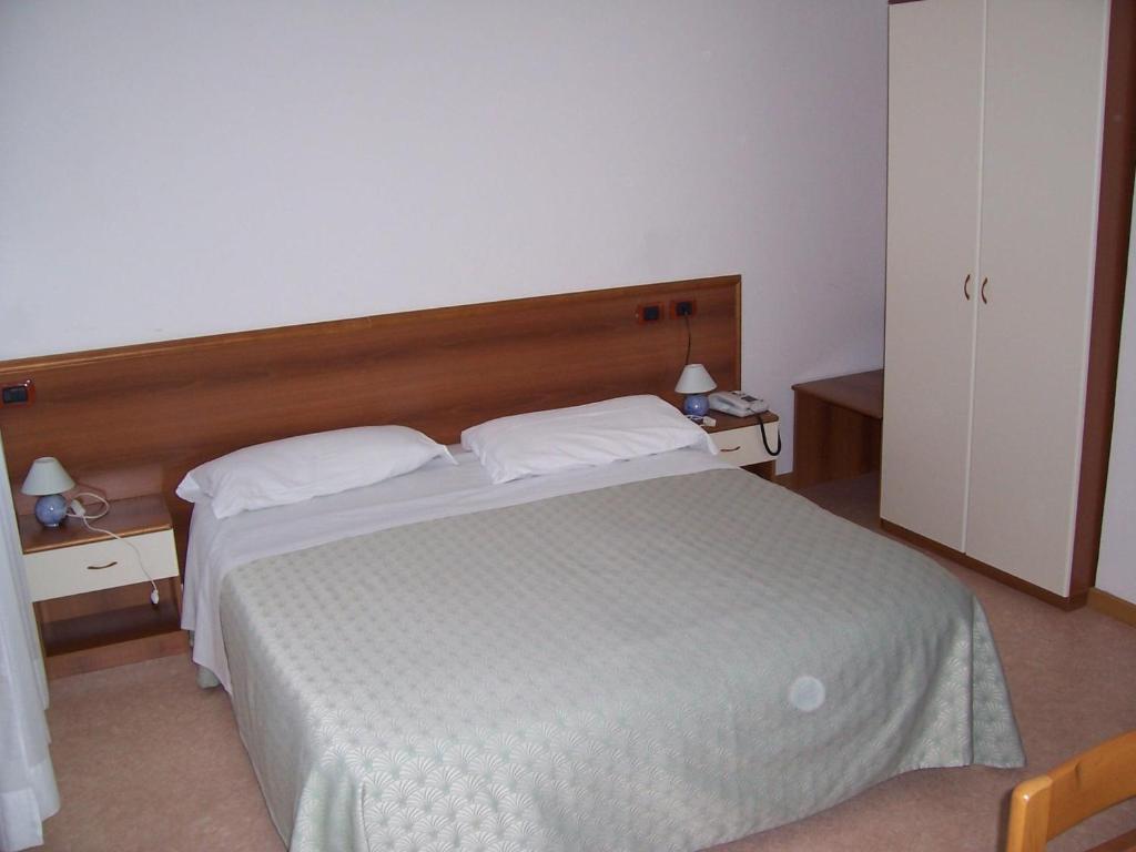 Clodia Hotel 2*